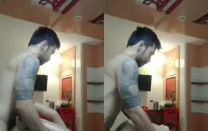 Homem e mulher fazendo sexo na cama e sem querer viralizam em live