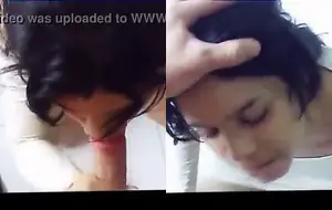 Boquete parafuso com a morena gemendo até engasgar de tesão