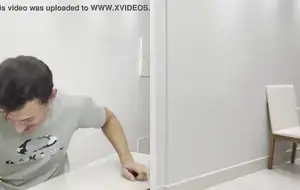 Dando o cu pela primeira vez com tesão na casa da cunhada