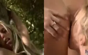 Novinha dando a buceta no meio do mato com prima tesuda