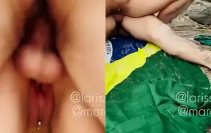 Teenageers sex na praia com magrinho dotado transando de frente pro mar
